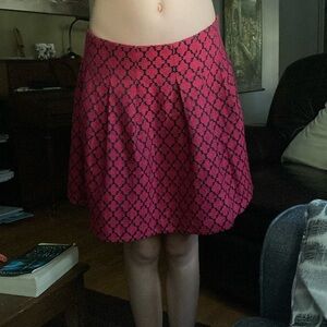 Banana Republic pink/red black pattern pleated mini skirt.